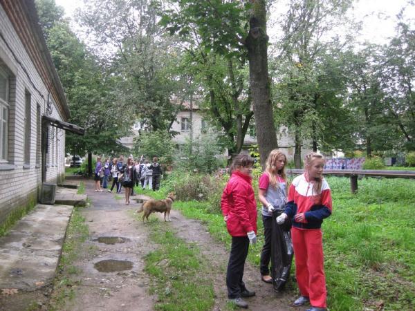 14 сентября 2012 года на территории Сяськелевского сельского поселения акция «Всероссийская уборка «Сделаем! 2012 »